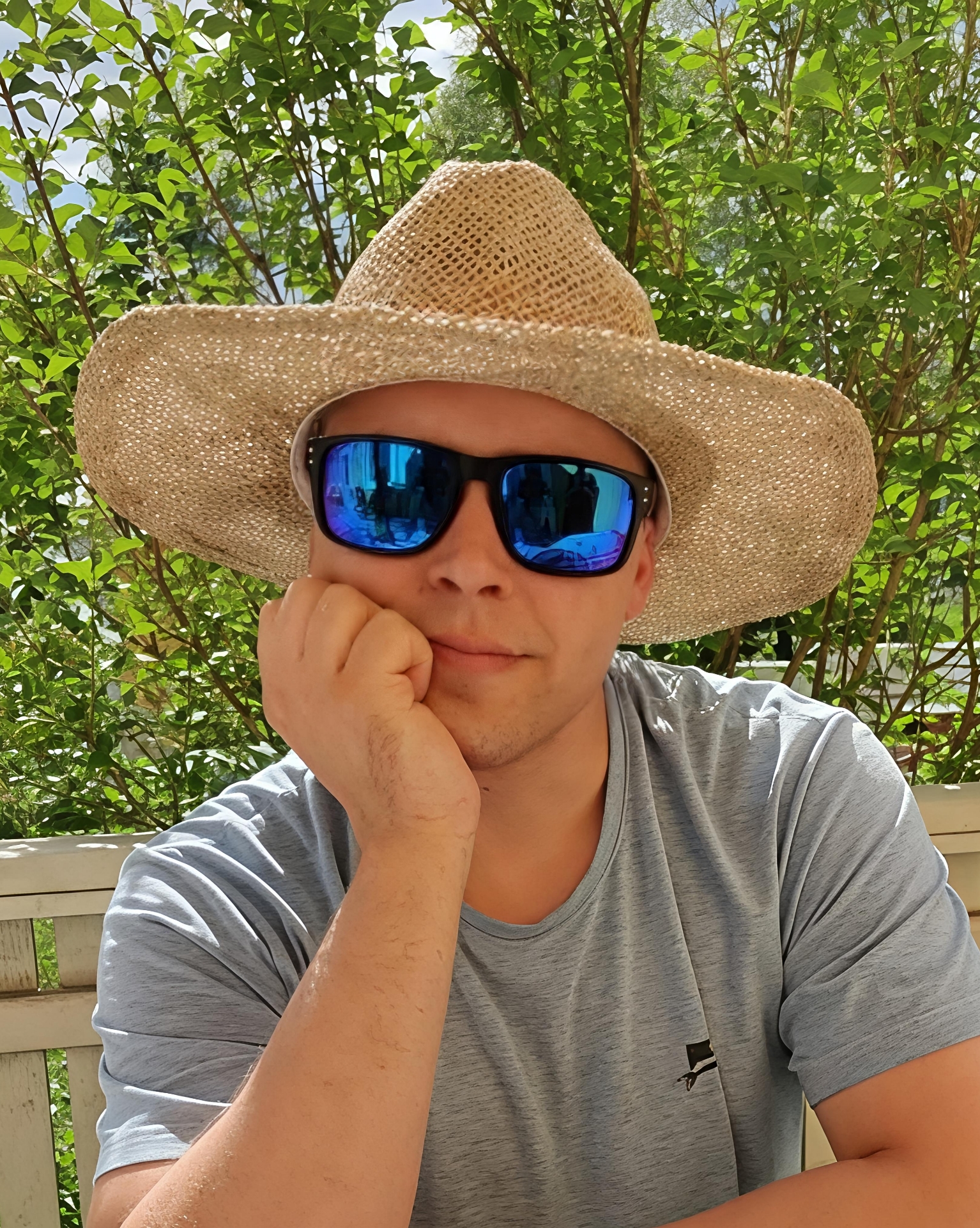 Tinder profile picture for @thomastom