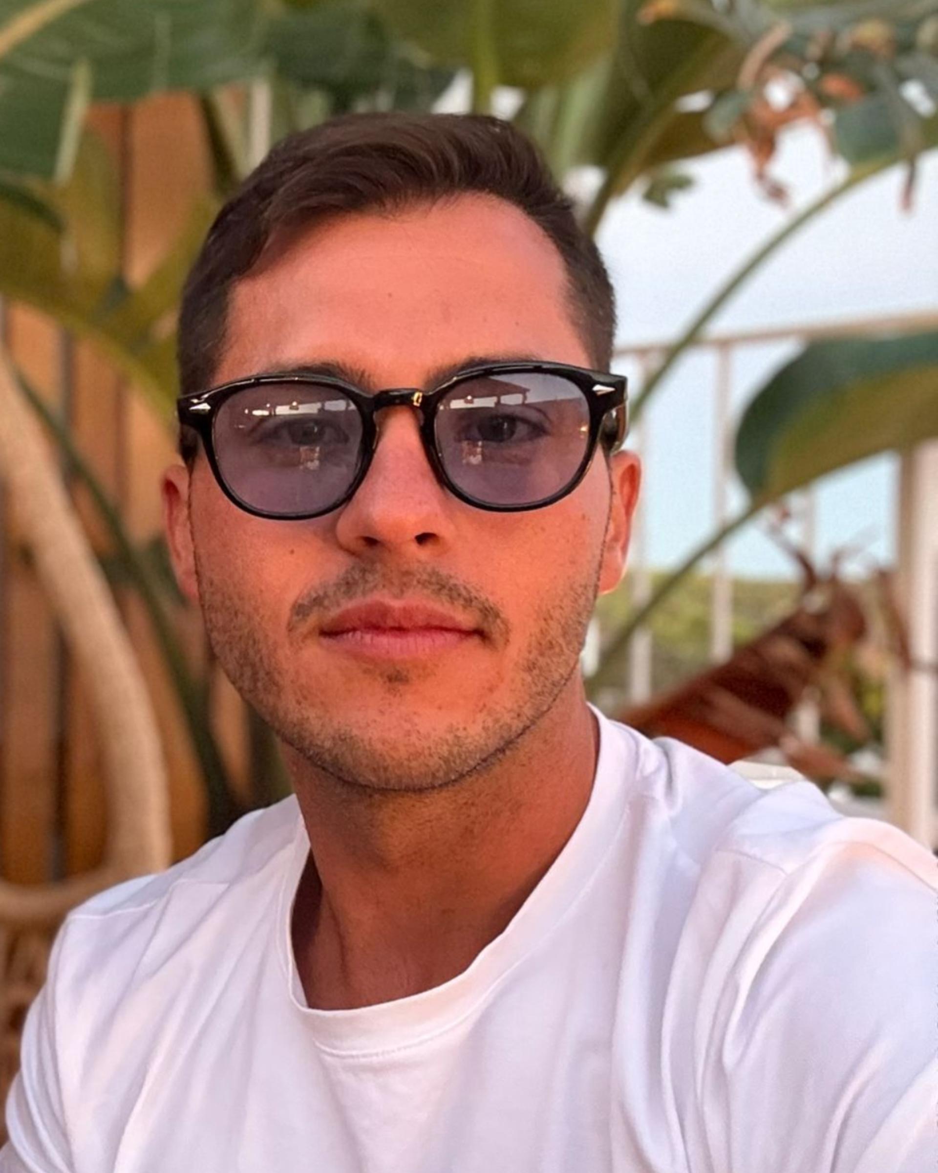 Tinder profile picture for @fl