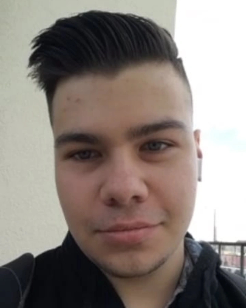 Tinder profile picture for @gabor