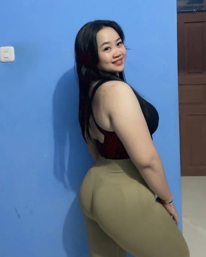 Tinder profile picture for @sayang