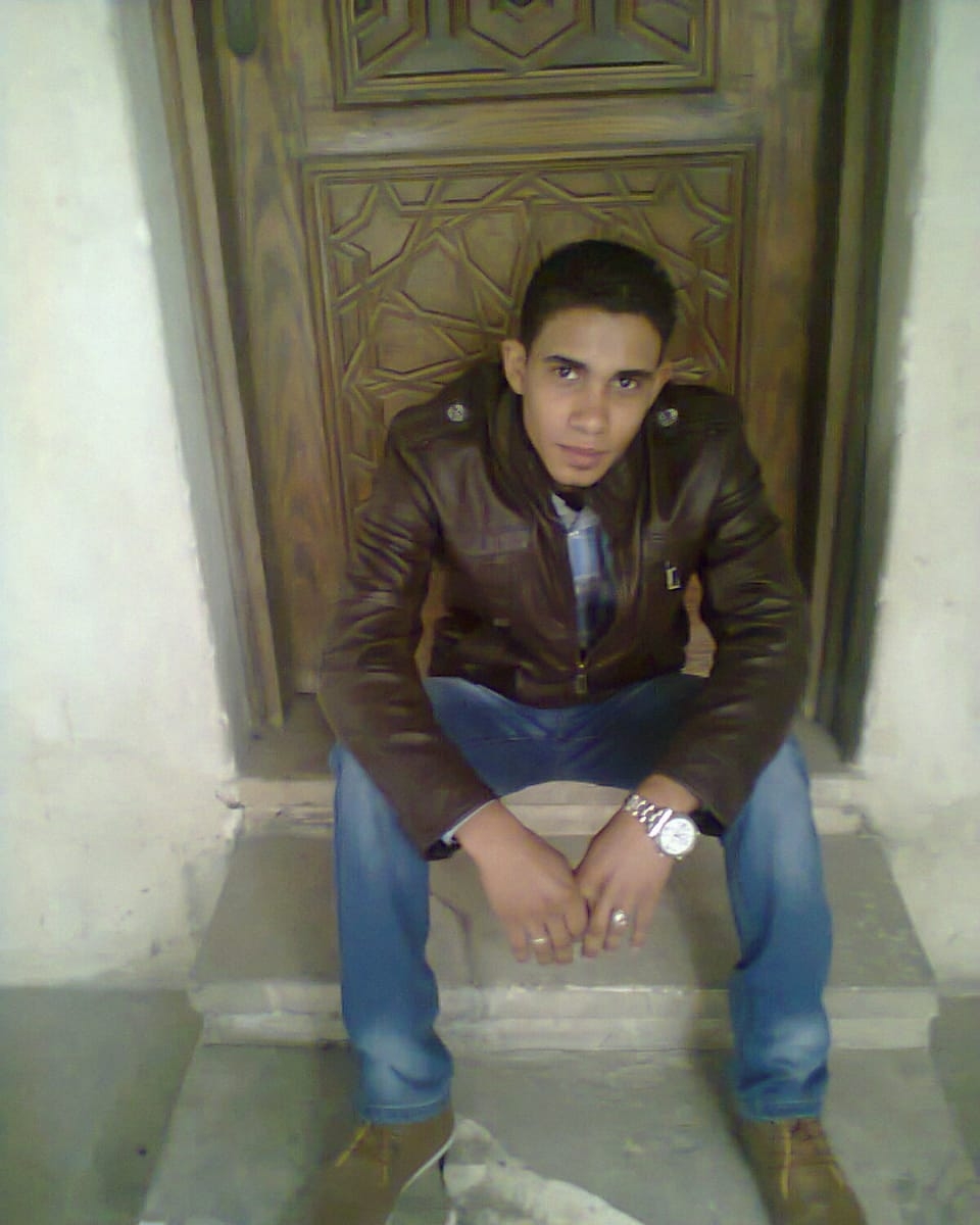 Tinder profile picture for @yahia