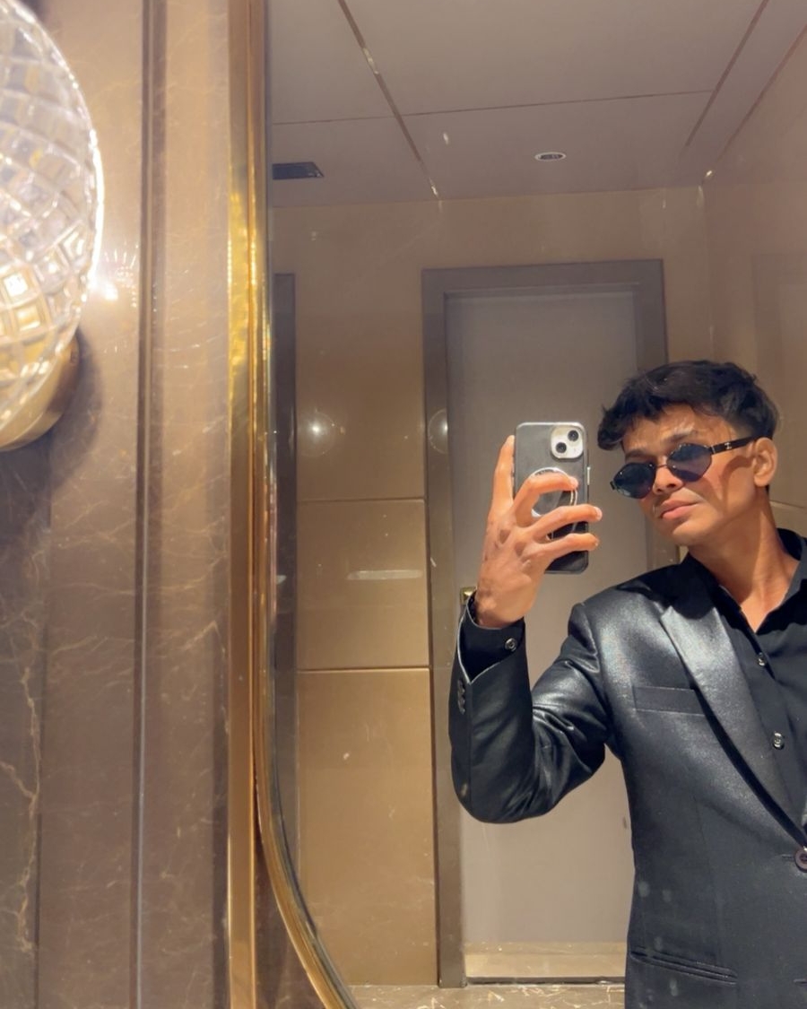 Tinder profile picture for @rohit