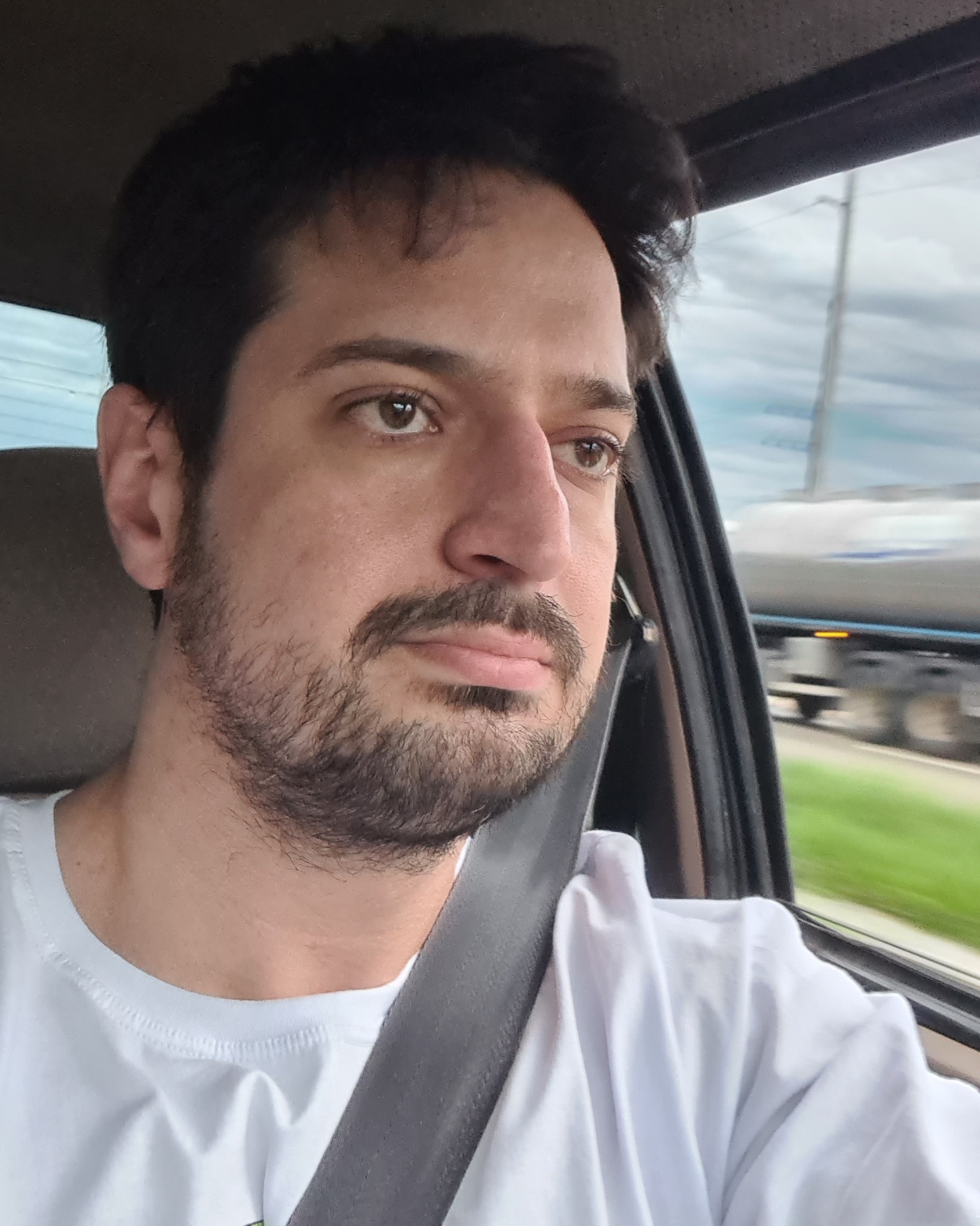 Tinder profile picture for @sangoi