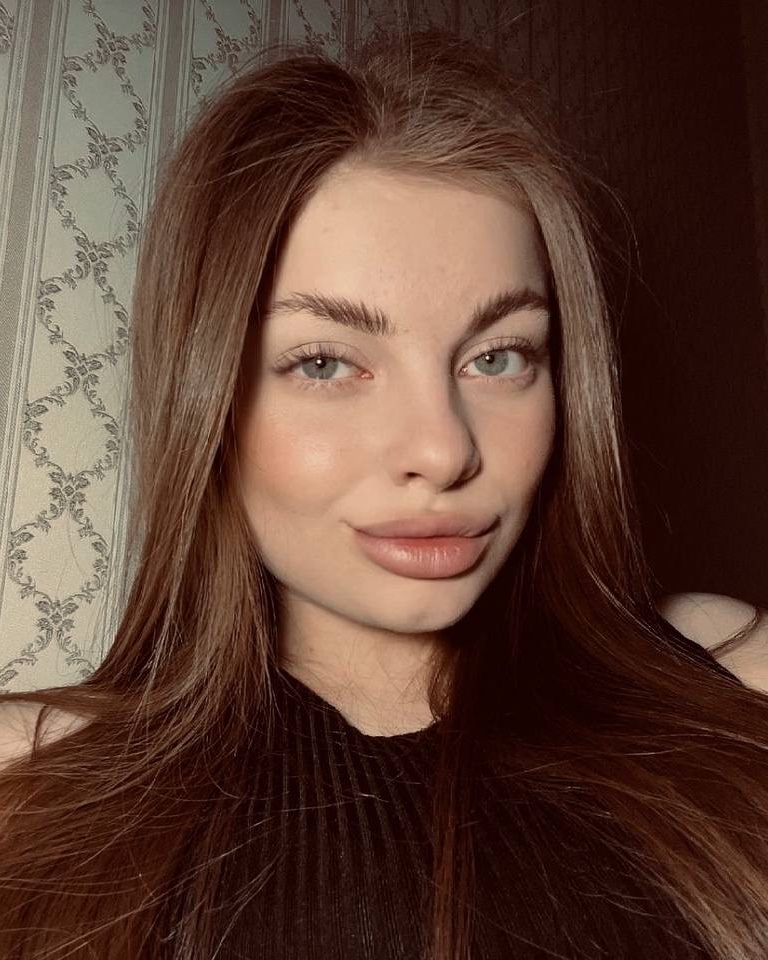 Tinder profile picture for @polinka