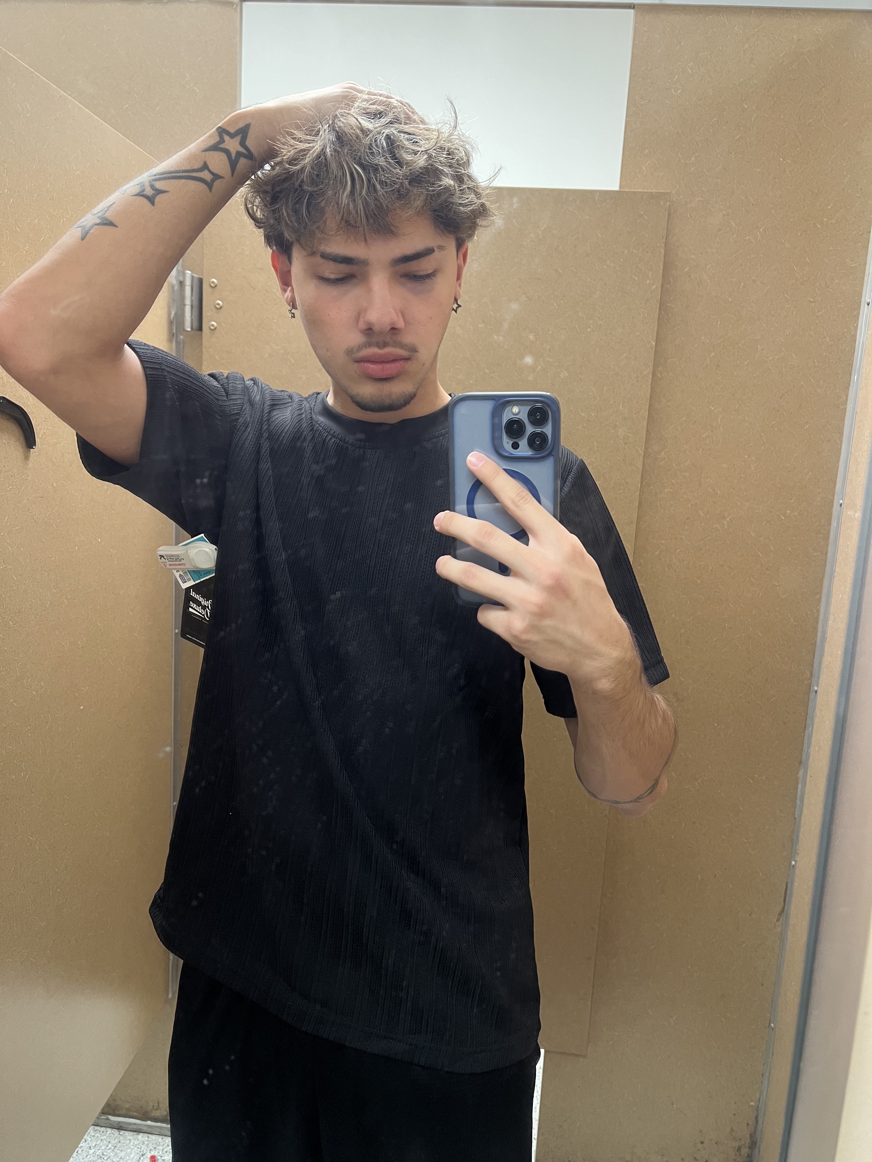 Tinder profile picture for @fear