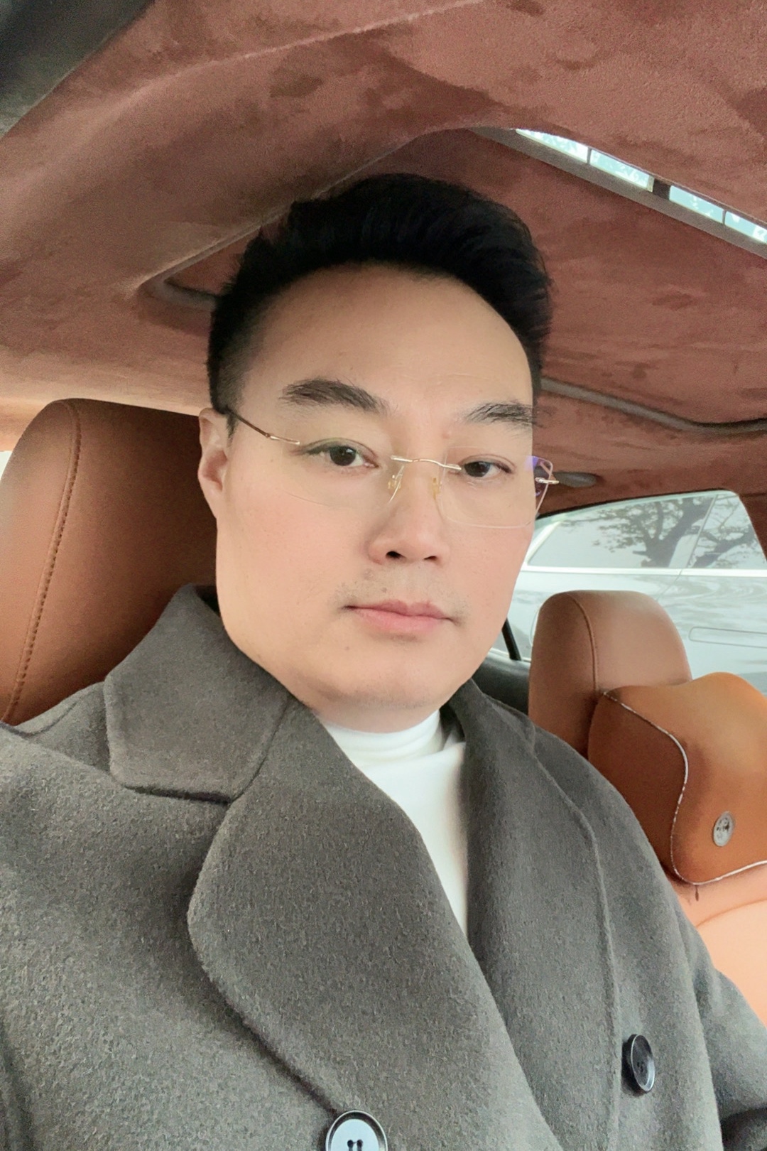 Tinder profile picture for @join