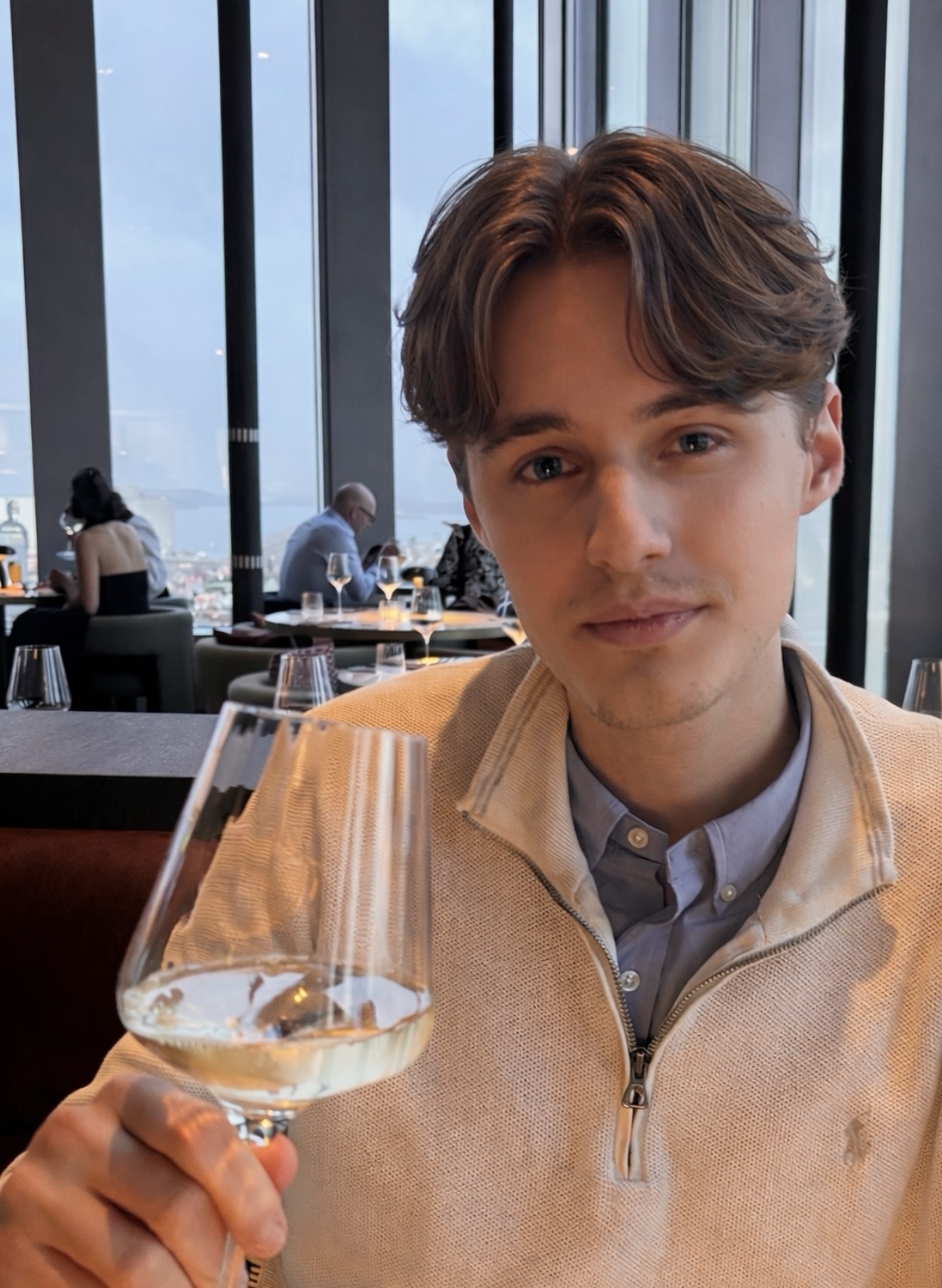 Tinder profile picture for @stocks