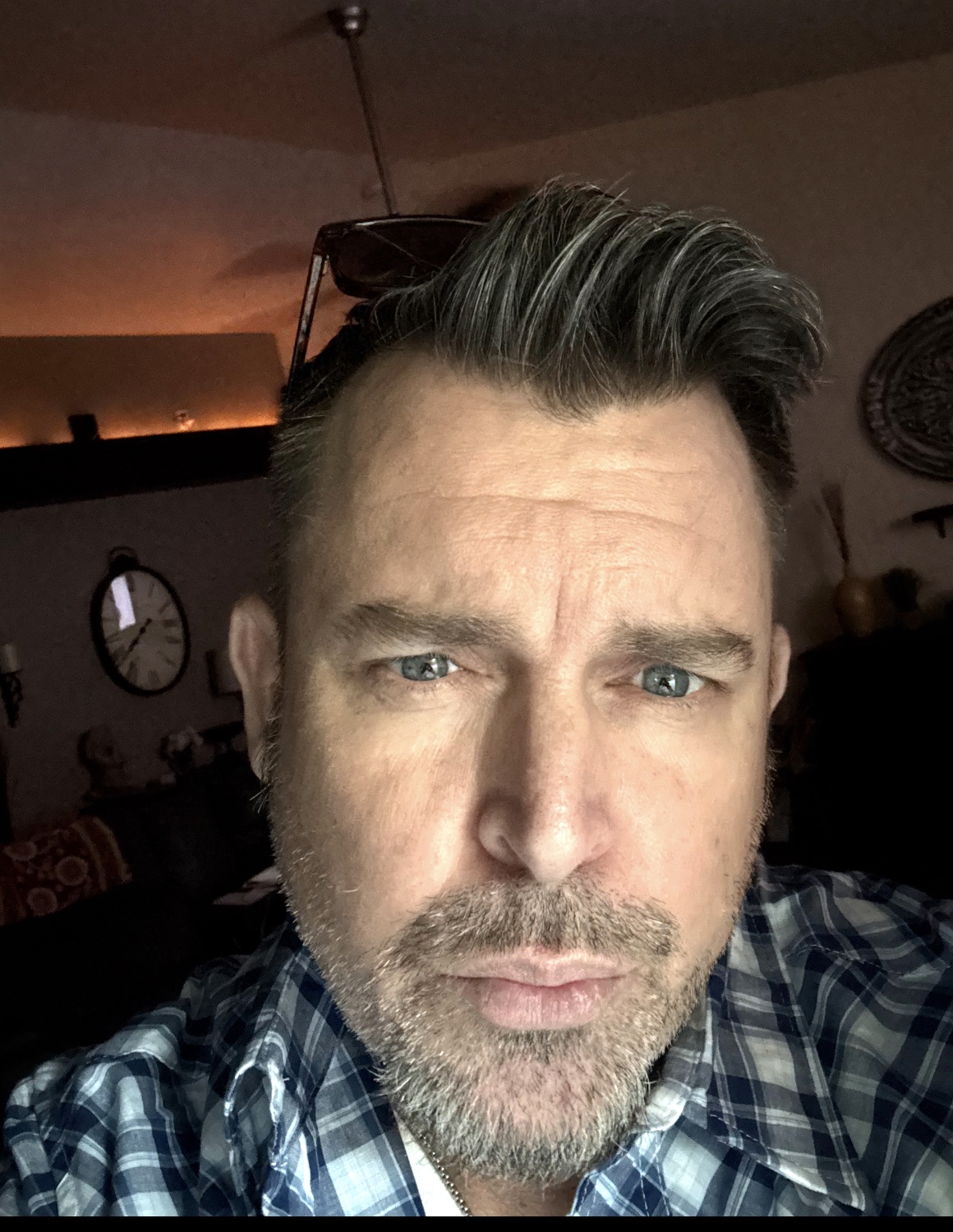 Tinder profile picture for @listening