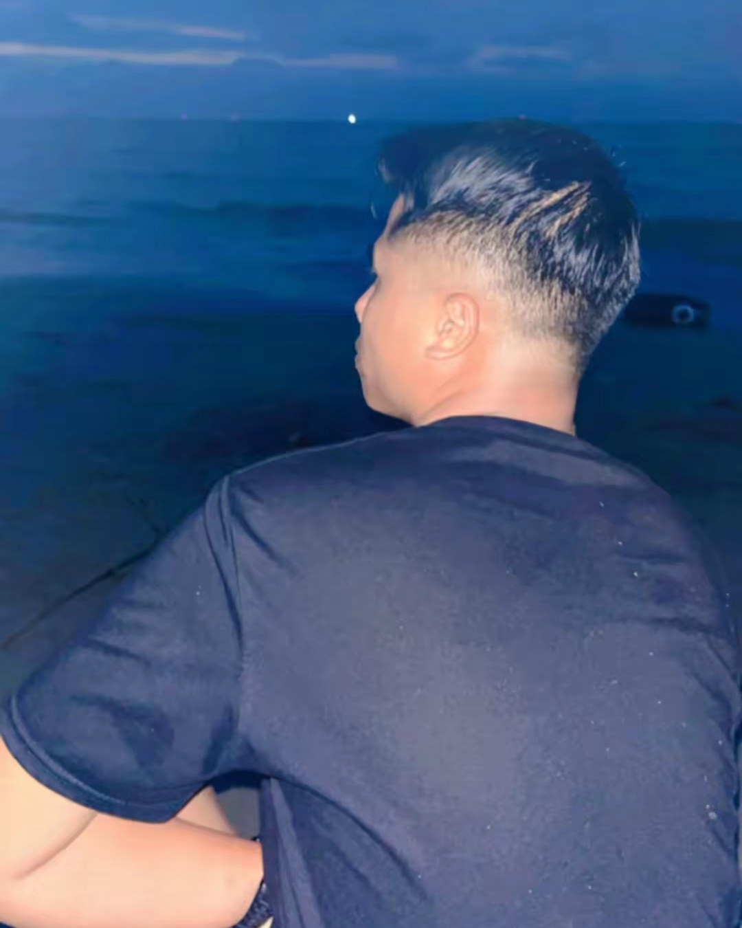 Tinder profile picture for @uytr