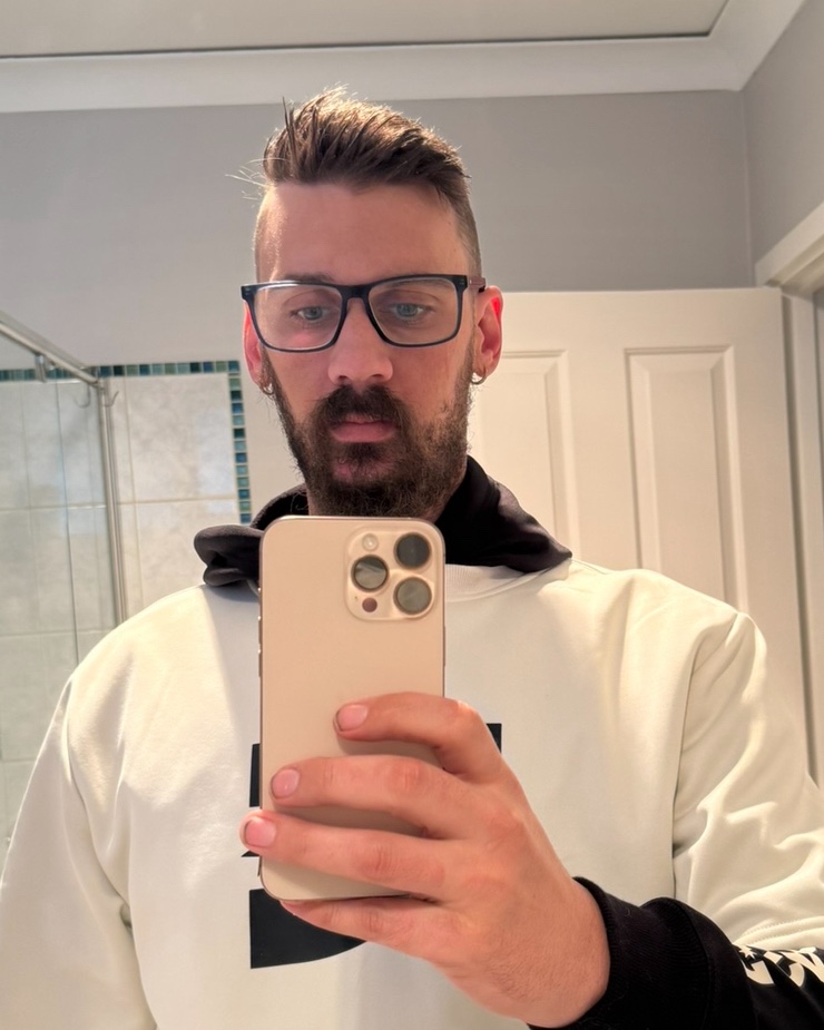 Tinder profile picture for @lookout
