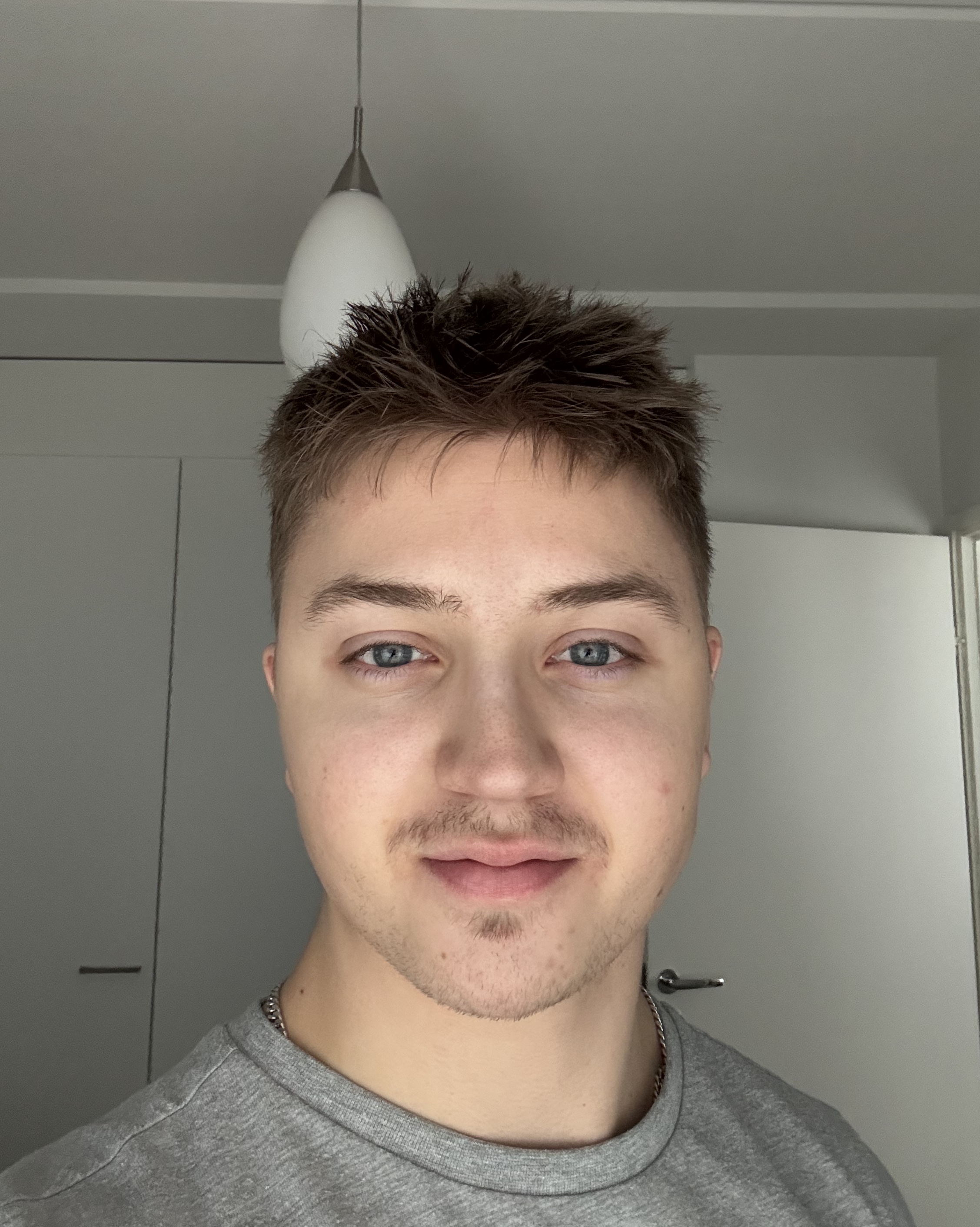 Tinder profile picture for @topi