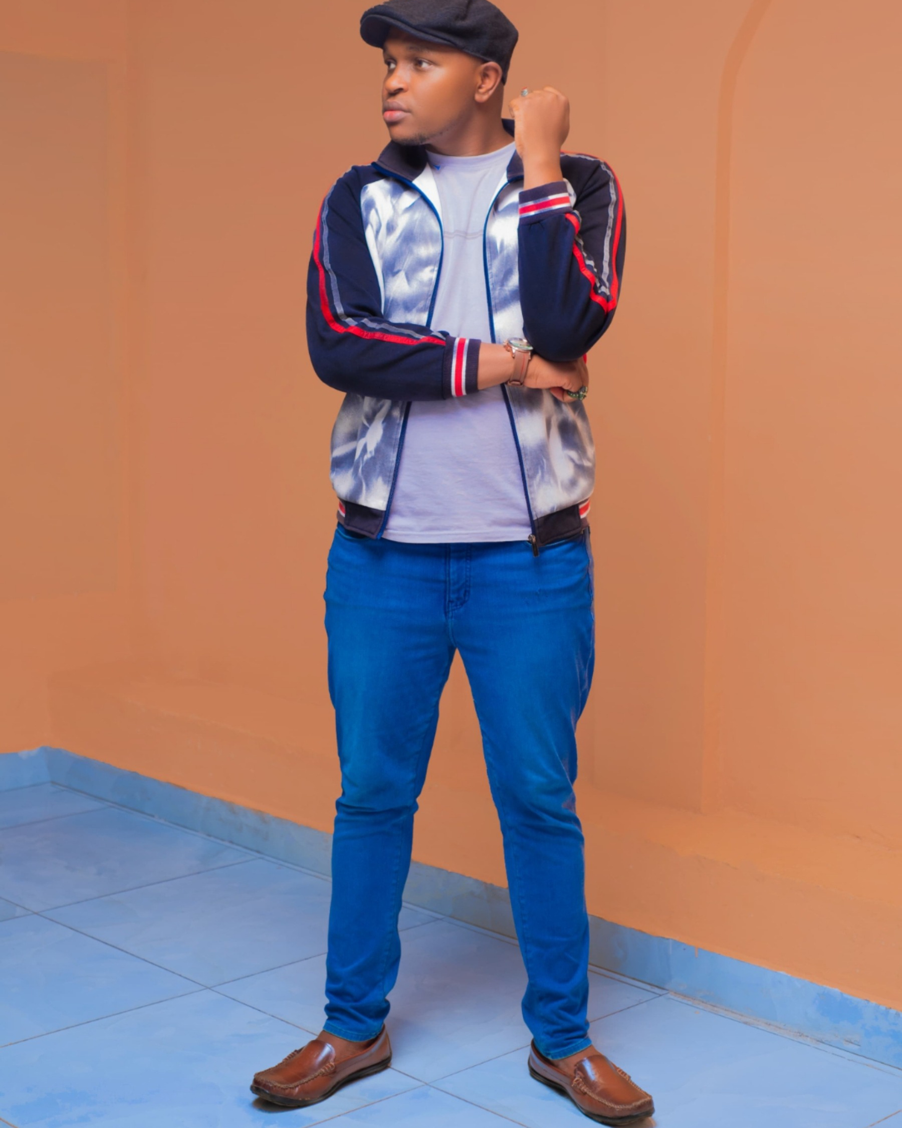 Tinder profile picture for @graphics