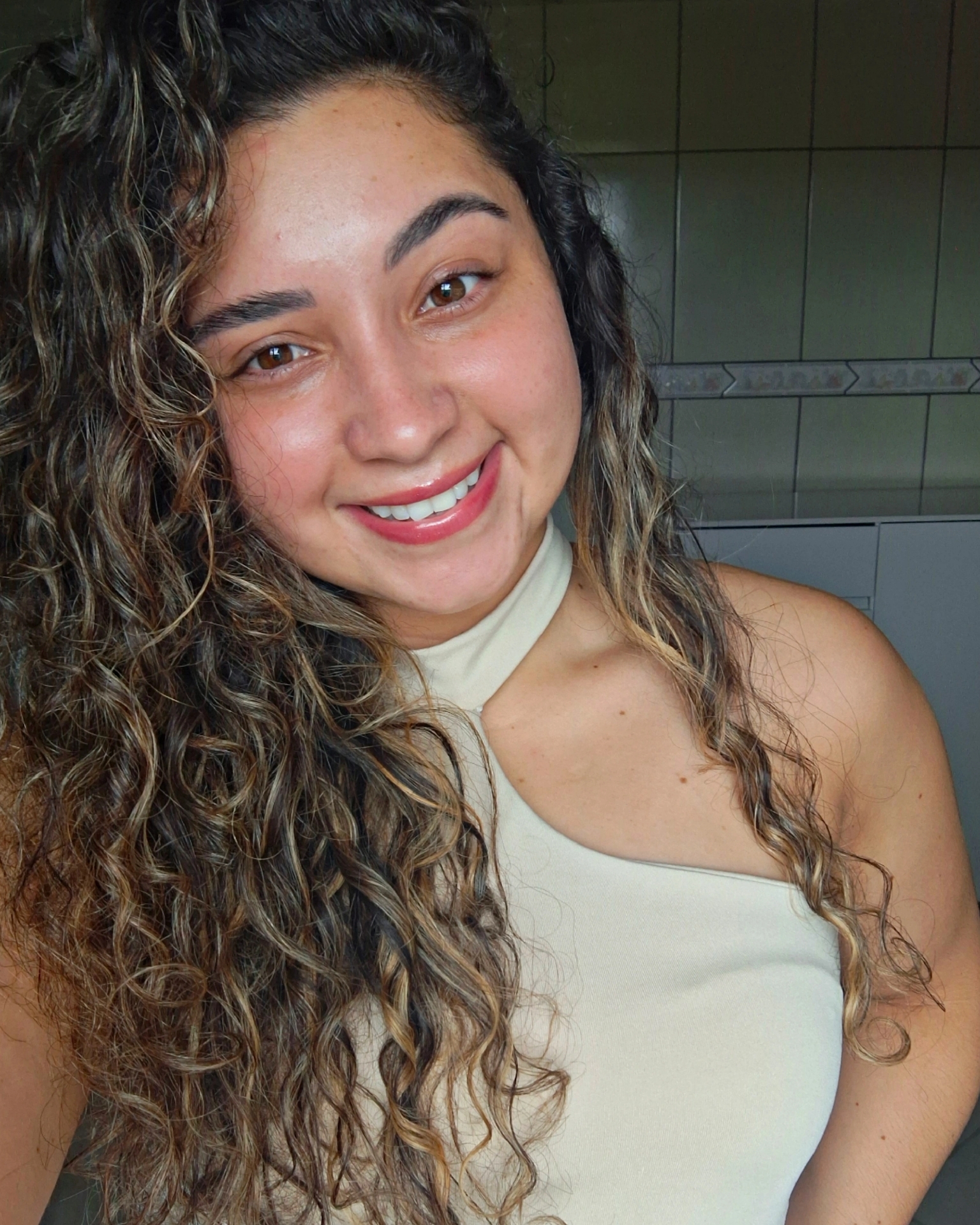 Tinder profile picture for @vivi