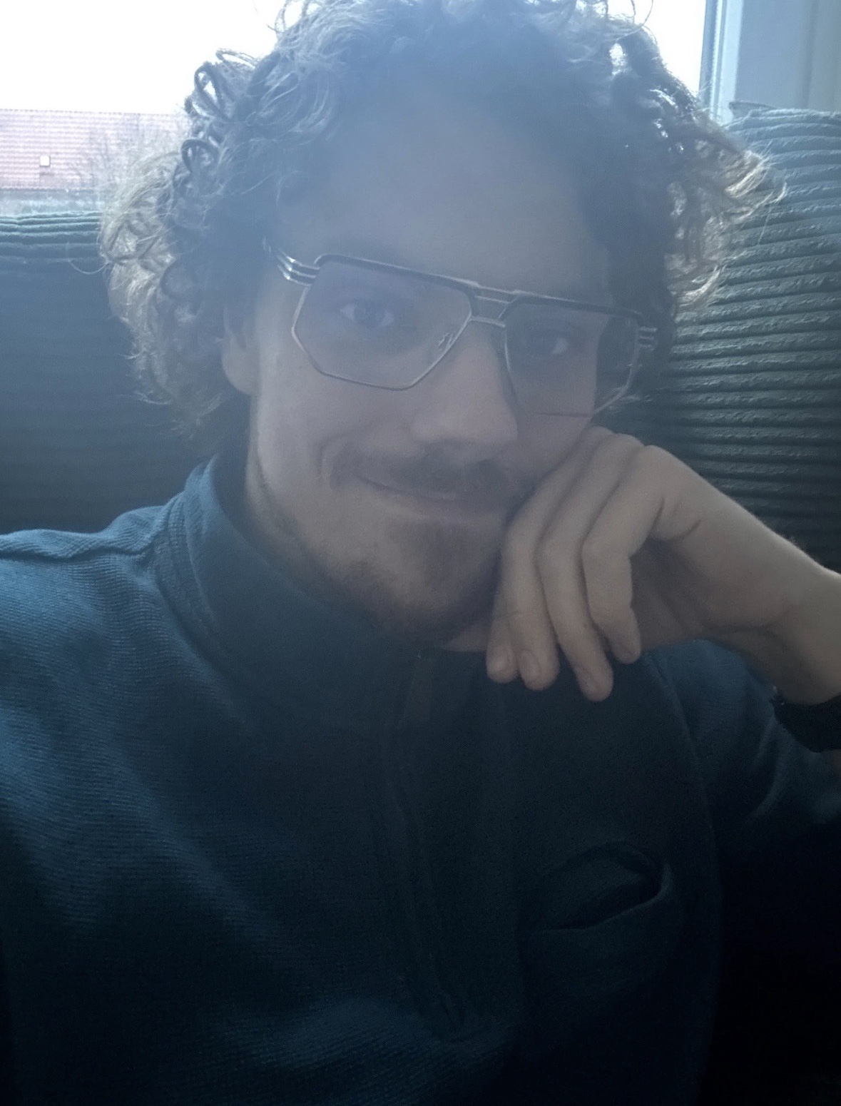 Tinder profile picture for @vetoed