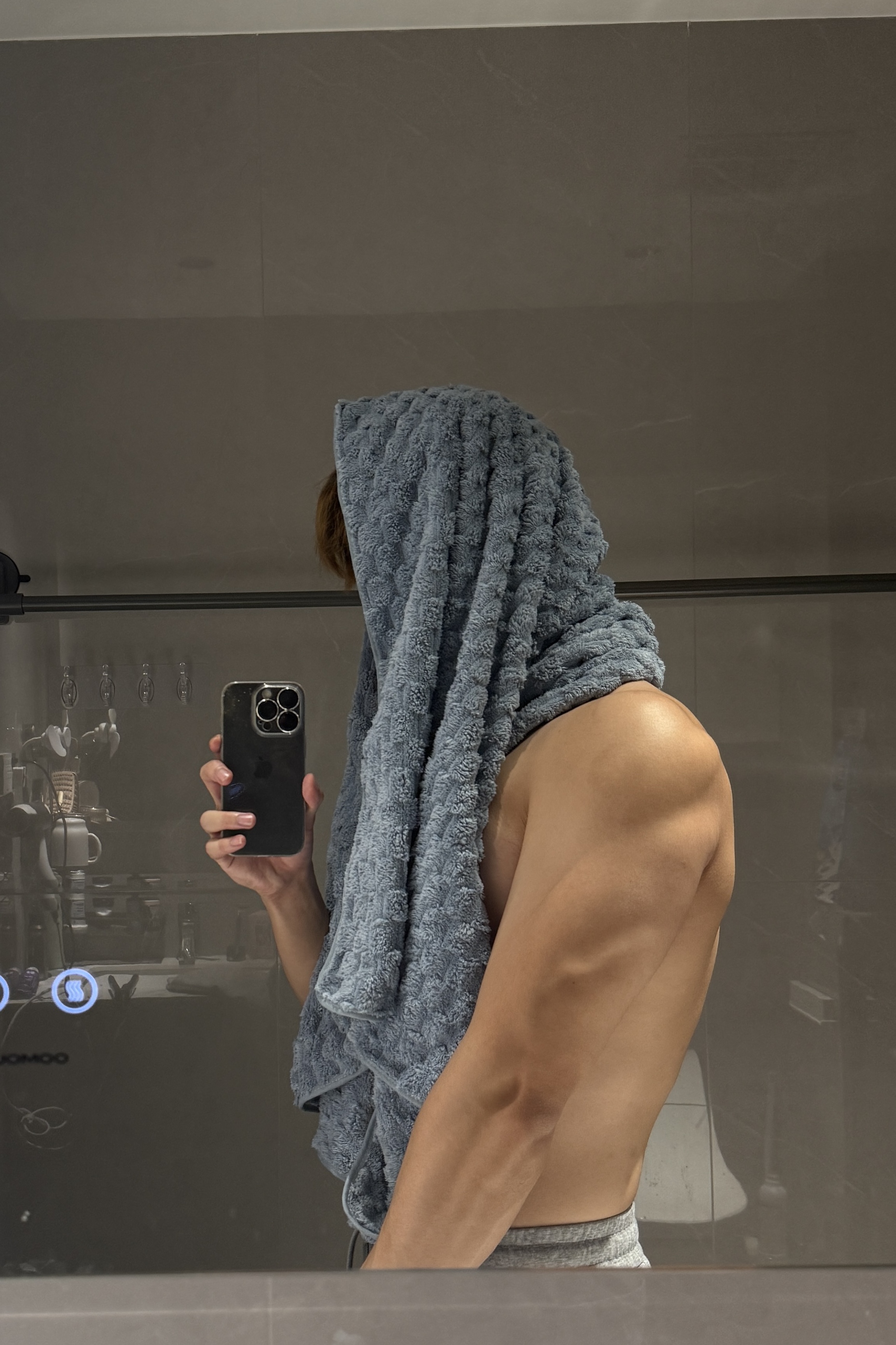 Tinder profile picture for @player1