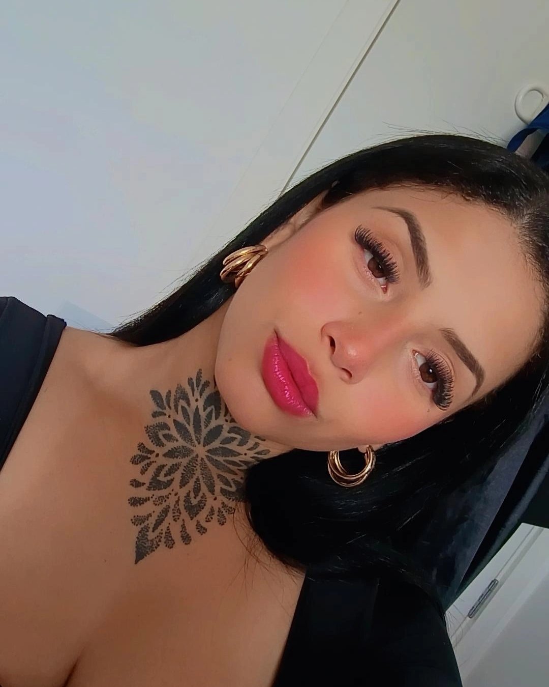 Tinder profile picture for @aurora