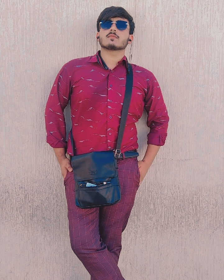 Tinder profile picture for @gujjar