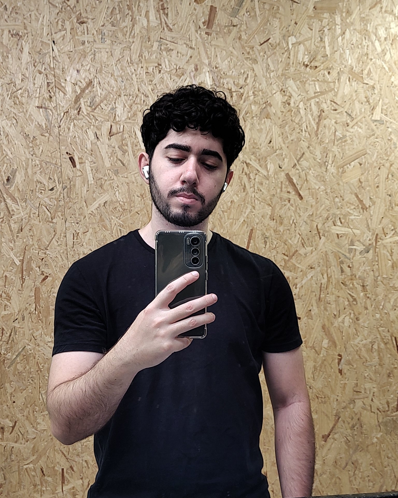 Tinder profile picture for @saulo