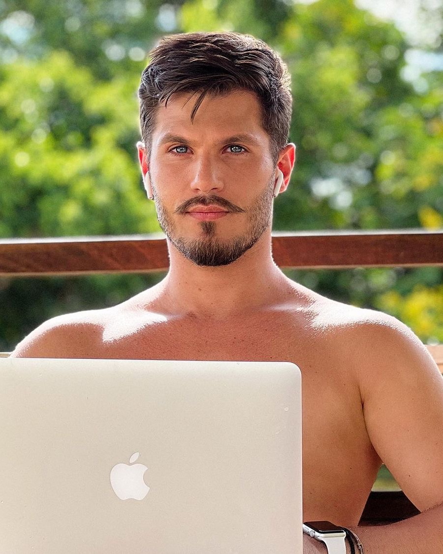 Tinder profile picture for @phelps