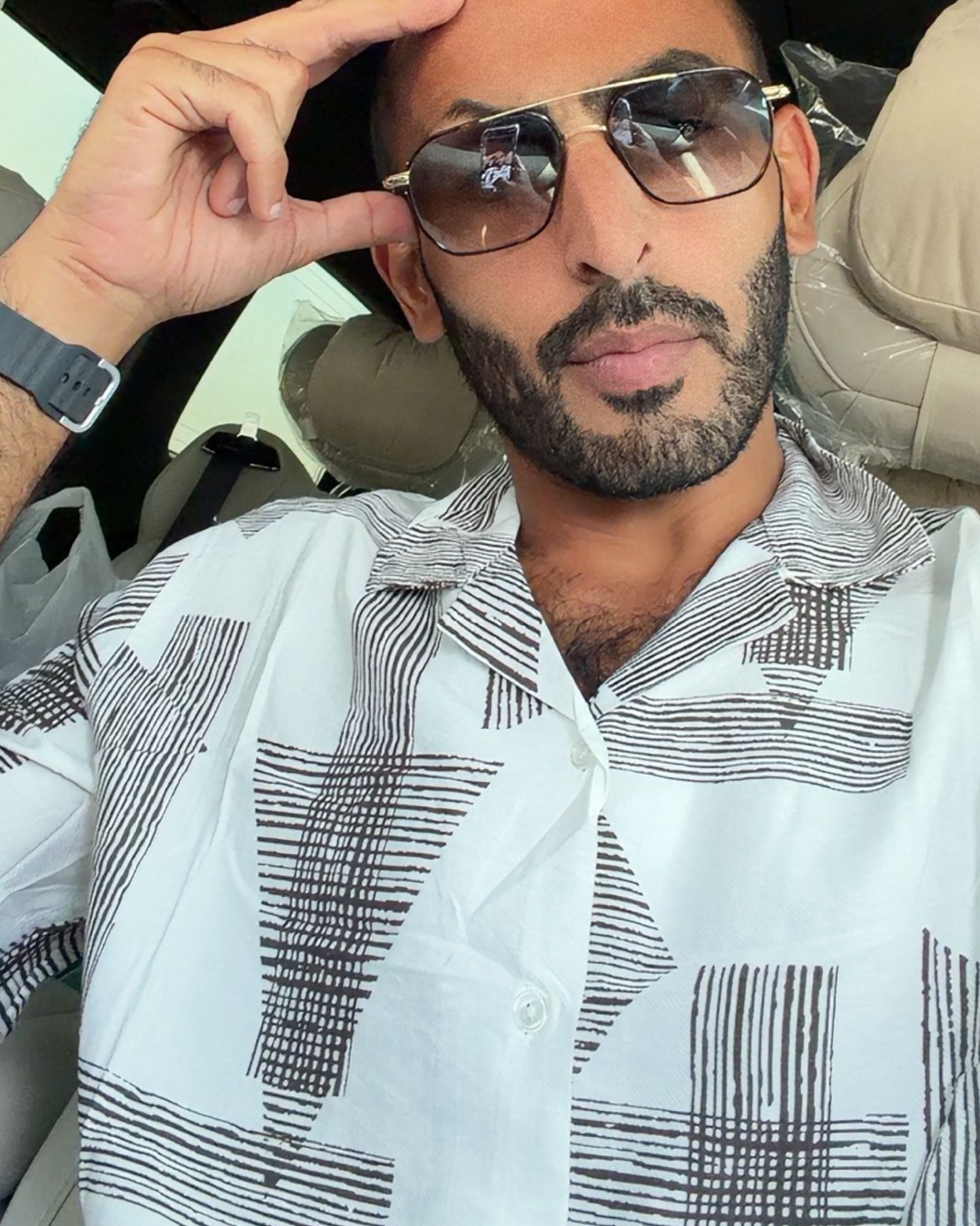 Tinder profile picture for @uae