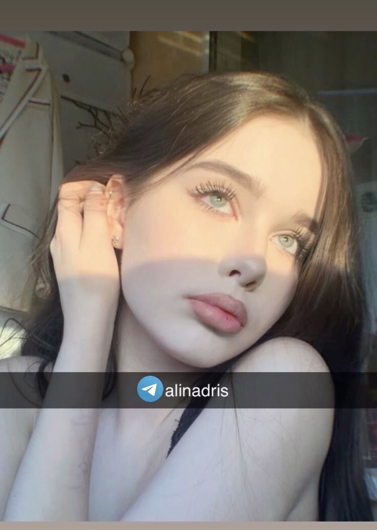 Tinder profile picture for @lungs