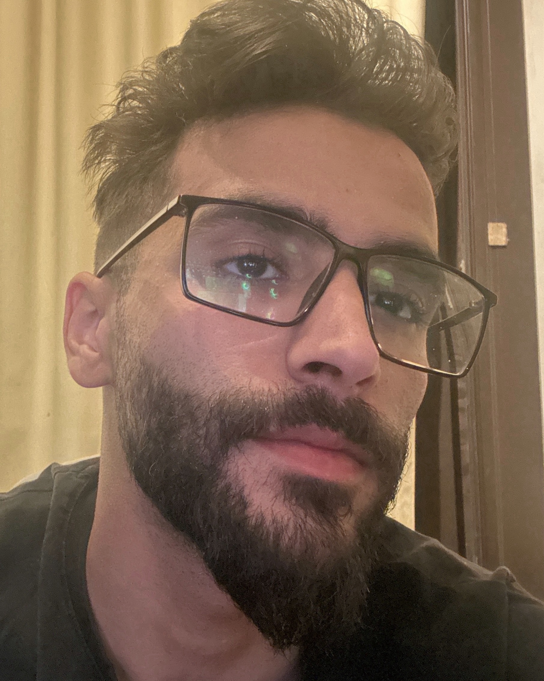 Tinder profile picture for @mtmrho