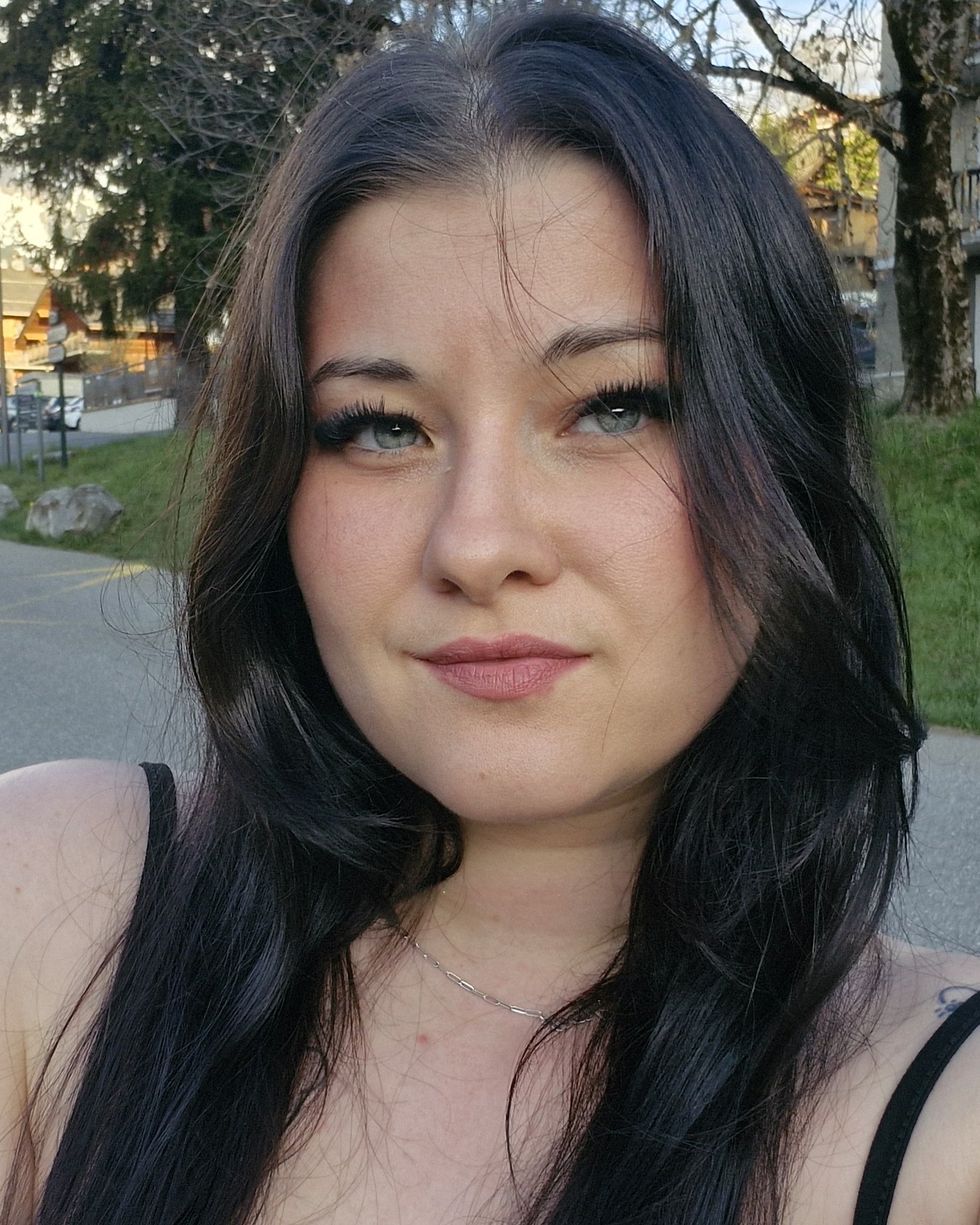 Tinder profile picture for @hera